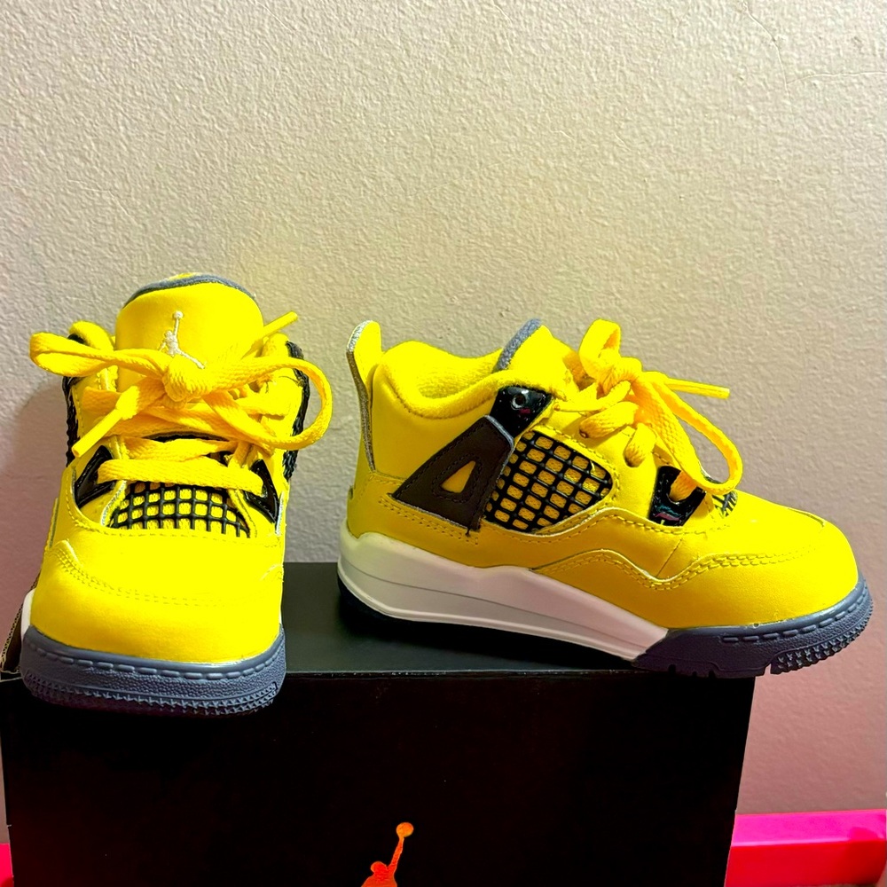 Yellow/black Jordan 4 Retro sneakers